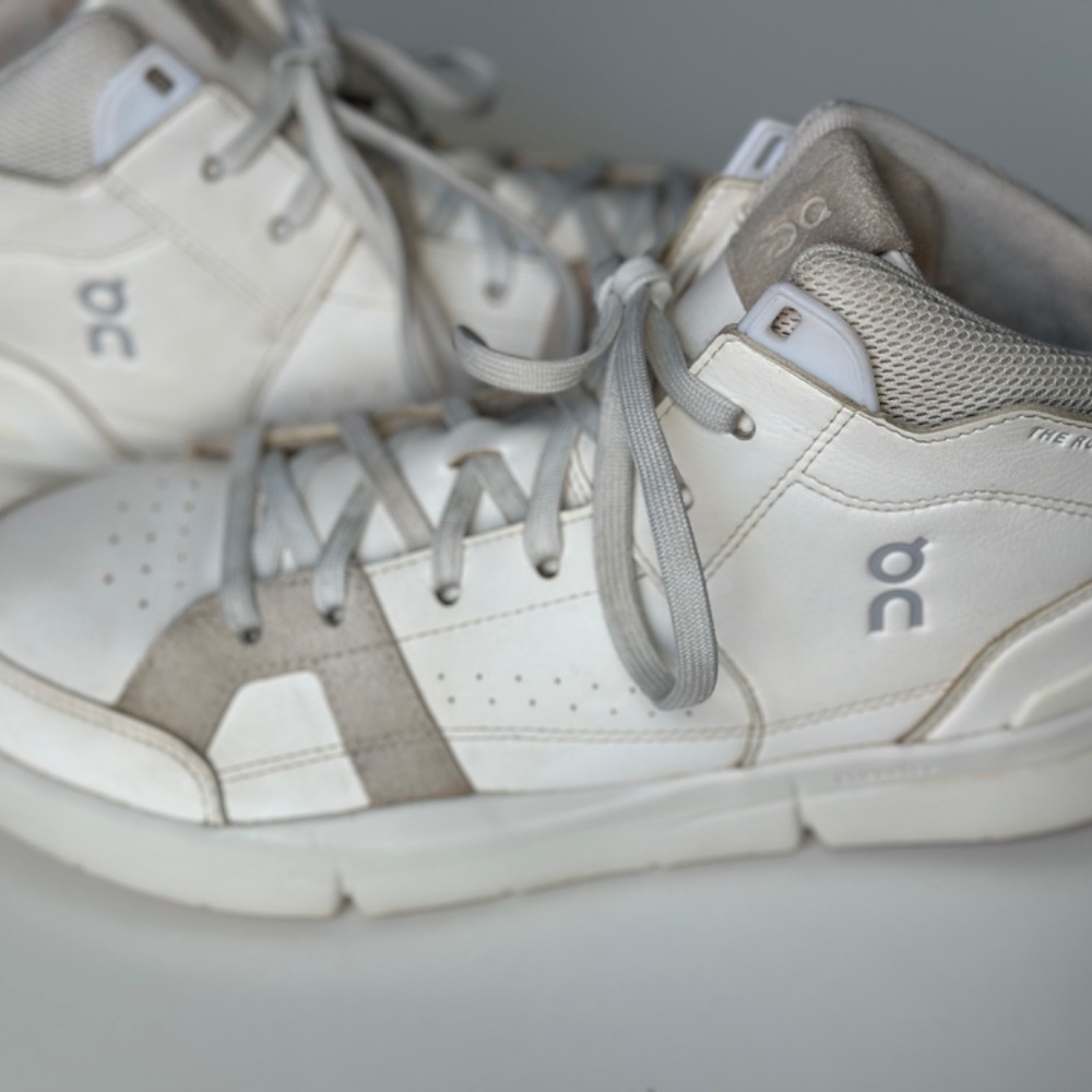 On The Roger Clubhouse Hi. W 10/ M 8.5 White Grey Gum CloudTec